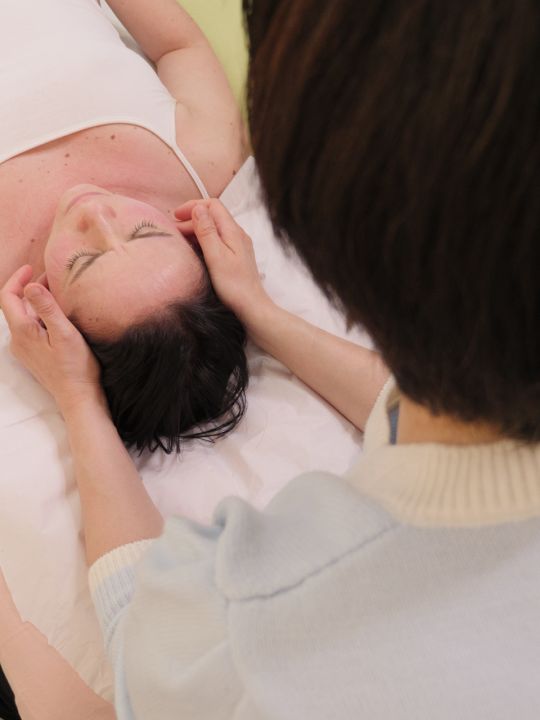 Jie Zhao kasvohierontaa